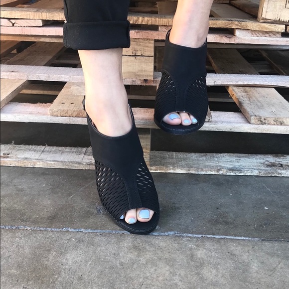 Black Cutout Open Buckle Strap Stacked Heel - Picture 4 of 6